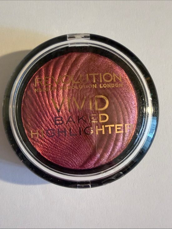 Revolution Other - Revolution Vivid Baked Highlighter - Rose Gold Shimmer